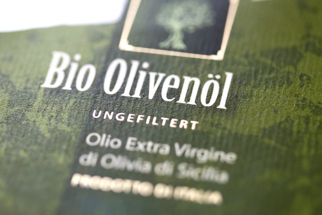 Bio Olivenoel strukturiertes Papier Klebeetikett Heissfolienpraegung Nachhaltige Etiketten